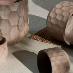 Kähler Gro Flowerpot-lock Ø21,5 Cm 9 Kähler Gro Flowerpot-lock Ø21,5 Cm -hemma butik 2023 0302 gro flowerpot light sand family tall 1