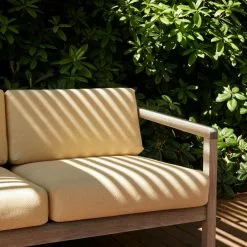 Skagerak Virkelyst Sofa 2-seter Honey Yellow -hemma butik 2023 1505776 virkelyst 2 seater close up m