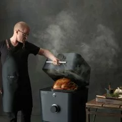 Everdure 4K Charcoal Grill Graphite -hemma butik 2023 1543191155 489630614 shot08 4kfood2 turkey 0047 2