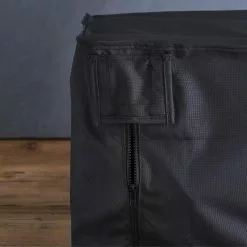 Otto Wilde Pull To Grill -hemma butik 2023 abdeckhaube schwarz moodbild reissverschluss quadrat 900x