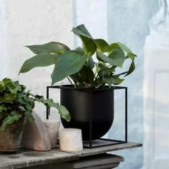 By Lassen Kubus Blomkruka 23cm Svart -hemma butik 2023 bylassen kubus flowerpots 23 5